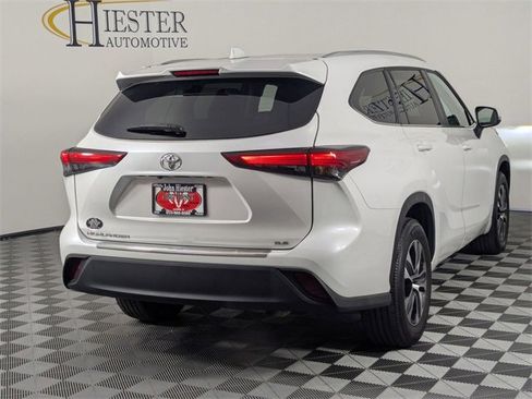 Used 2023 Toyota Highlander XLE image 7