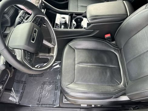 Used 2023 Jeep Grand Cherokee Limited image 21