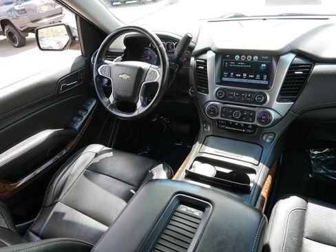Used 2020 Chevrolet Suburban Premier AWD/4WD image 9