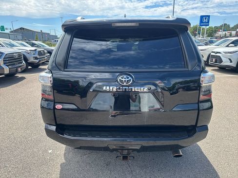 Used 2017 Toyota 4Runner SR5 Premium AWD/4WD image 6