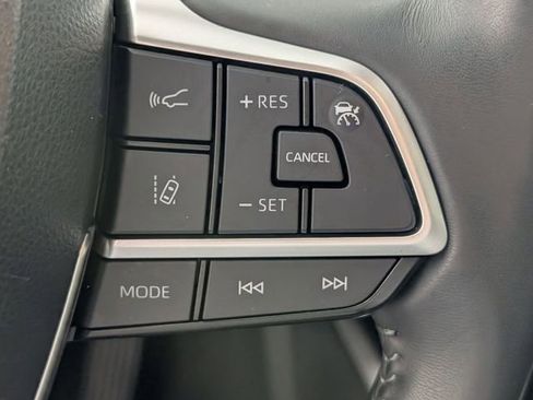 Used 2023 Toyota Highlander XLE image 17