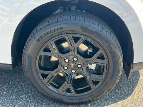 New 2026 Ford Maverick Lariat w/ Black Appearance Package AWD/4WD image 13