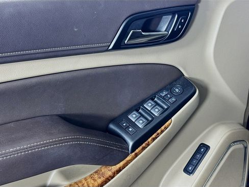 Used 2020 Chevrolet Suburban Premier AWD/4WD image 18