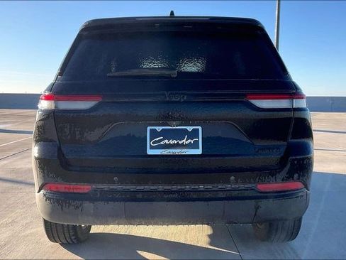 Used 2023 Jeep Grand Cherokee Limited w/ Black Appearance Package image 5