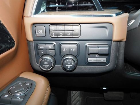 New 2025 Chevrolet Suburban High Country image 40