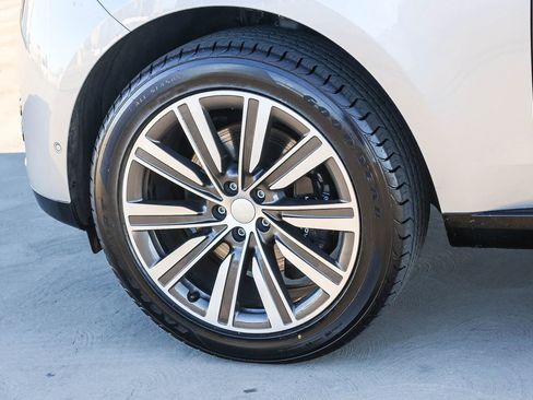 Certified 2023 Land Rover Range Rover SE image 8