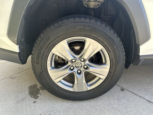 Used 2022 Toyota RAV4 LE AWD/4WD image 33