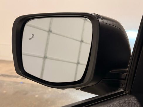 Used 2025 Honda Pilot Sport image 12