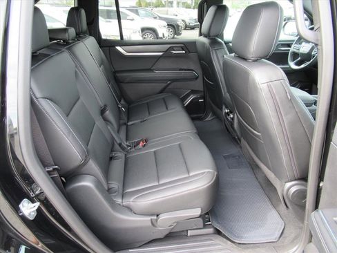 Used 2025 GMC Acadia Elevation image 28