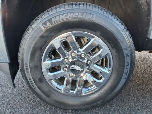 Used 2019 Chevrolet Silverado 2500 LT image 18