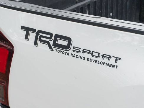 Used 2021 Toyota Tacoma SR5 RWD image 8