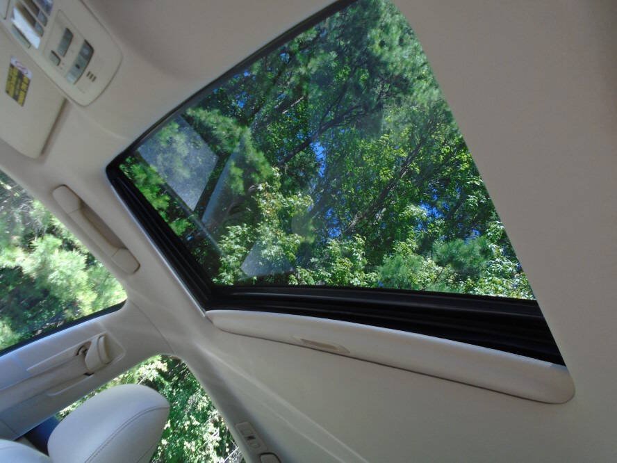 Used 2010 Lexus ES 350 w/ Preferred Accessory Package FWD image 15