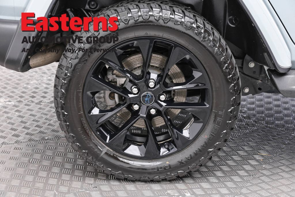 Used 2024 Jeep Wrangler Unlimited Sahara w/ Technology Group AWD/4WD image 30