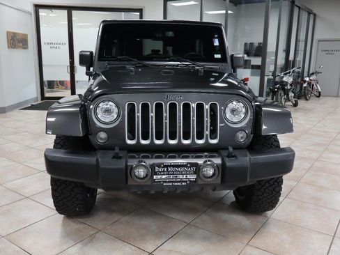 Used 2018 Jeep Wrangler Unlimited Sahara w/ Connectivity Group AWD/4WD image 8