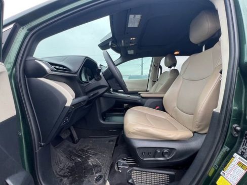 Used 2021 Toyota Sienna XLE image 14
