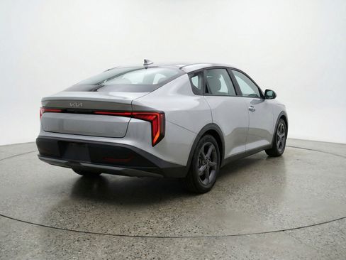 Used 2025 Kia K4 LXS image 9
