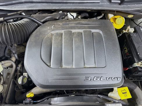 Used 2019 Dodge Grand Caravan SE w/ UConnect Hands-Free Group image 39