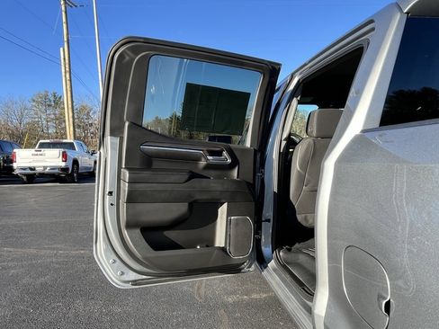 Used 2024 Chevrolet Silverado 1500 LT image 12