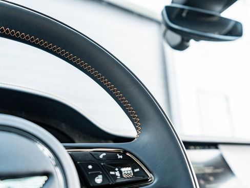 Certified 2025 Bentley Flying Spur Plug-In Hybrid AWD/4WD image 32