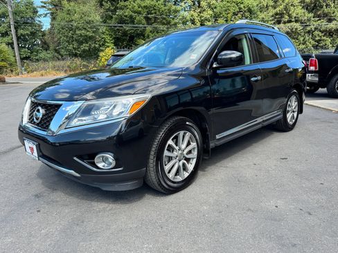 Used 2016 Nissan Pathfinder SL w/ SL Tech Package AWD/4WD image 3