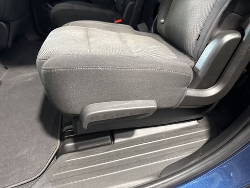 Used 2023 Chevrolet Traverse LT image 28