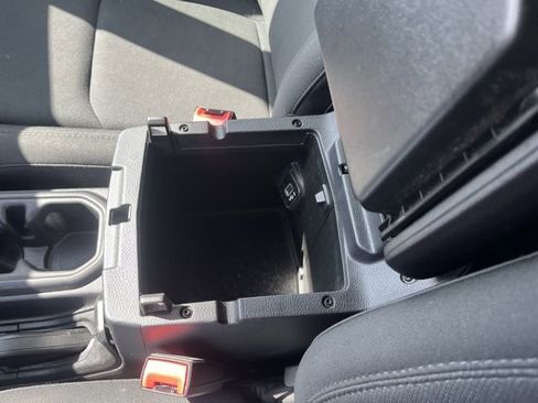 Used 2019 Jeep Wrangler Unlimited Sahara image 33