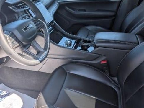 Used 2023 Jeep Grand Cherokee Limited AWD/4WD image 9