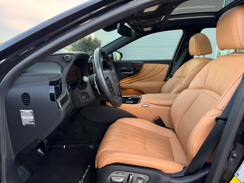 Used 2024 Lexus LS 500 w/ Interior Upgrade Package RWD image 19