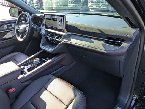 Certified 2025 Ford Explorer Platinum w/ LUX Leather Package AWD/4WD image 41