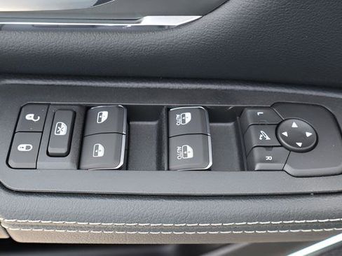 New 2026 RAM 1500 Laramie AWD/4WD image 17