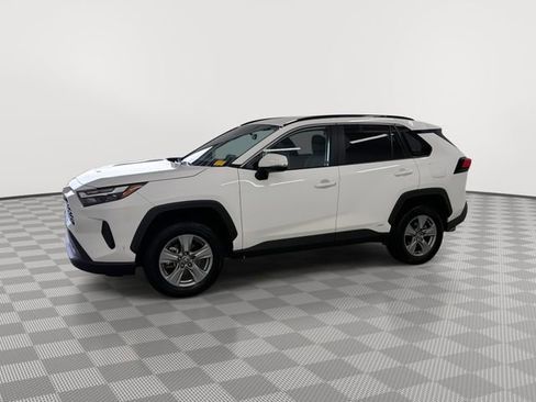 Used 2025 Toyota RAV4 XLE image 5