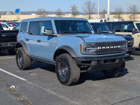 New 2025 Ford Bronco Badlands image 3