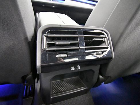 Used 2024 BMW 540i xDrive w/ Premium Package image 17