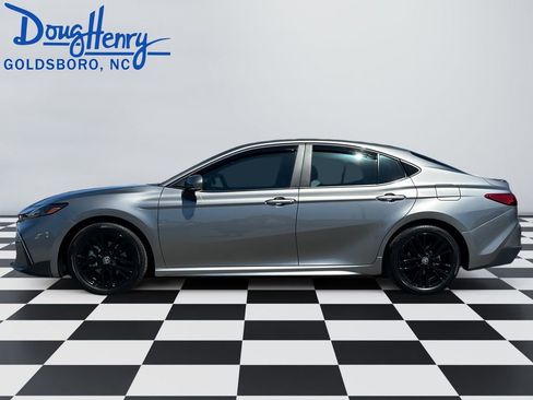 Used 2025 Toyota Camry SE w/ Convenience Package image 2