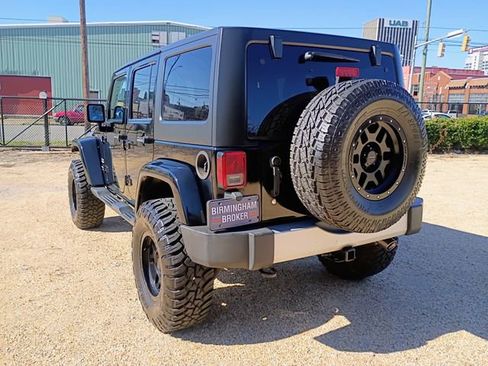 Used 2014 Jeep Wrangler Unlimited Sahara w/ Connectivity Group image 11