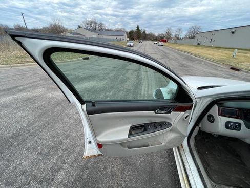 Used 2010 Chevrolet Impala LT image 22