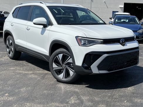 New 2026 Volkswagen Taos SE AWD/4WD image 1