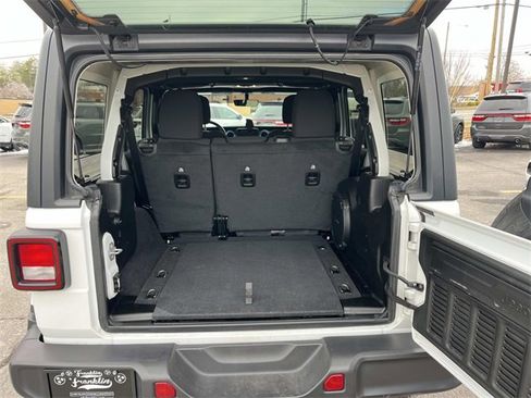 Certified 2022 Jeep Wrangler Unlimited Sahara w/ Cold Weather Group image 13