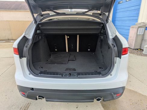 Used 2017 Jaguar F-PACE Premium image 8
