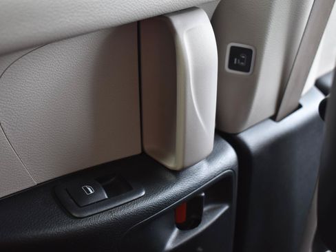Used 2023 Chrysler Pacifica Touring-L FWD image 50
