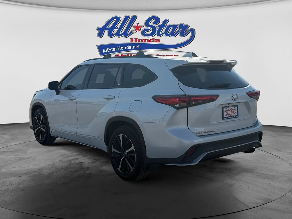 Used 2022 Toyota Highlander XSE FWD image 7