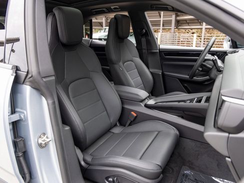 New 2025 Porsche Macan Electric image 52