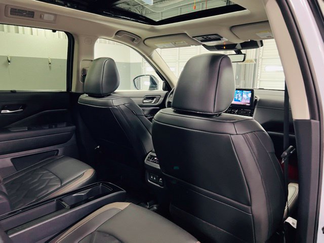 New 2026 Nissan Pathfinder Platinum FWD image 39