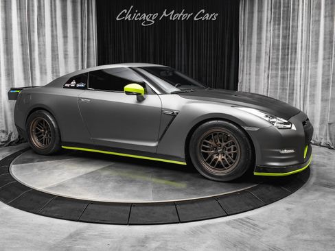 Used 2013 Nissan GT-R Black Edition AWD/4WD image 6