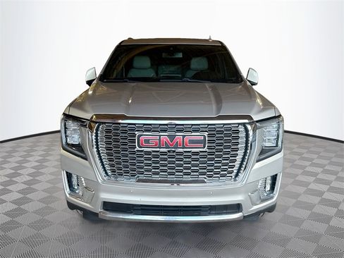 Used 2022 GMC Yukon SLT w/ SLT Luxury Package image 2