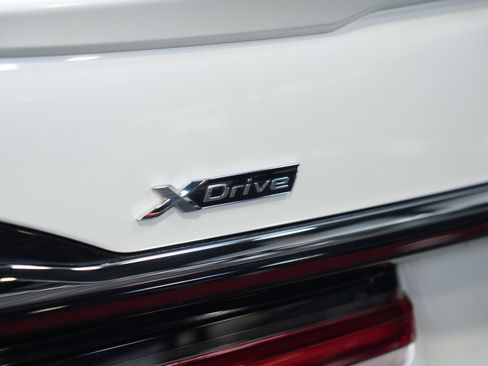 Used 2020 BMW 750i xDrive image 19