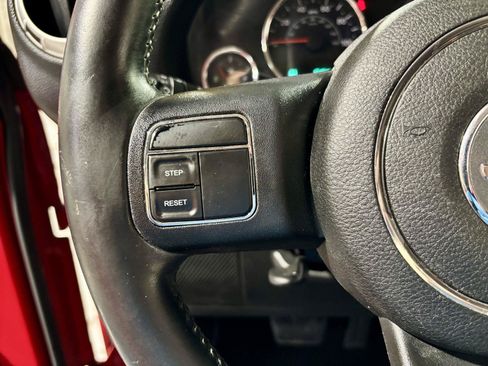 Used 2013 Jeep Wrangler Unlimited Sahara AWD/4WD image 17