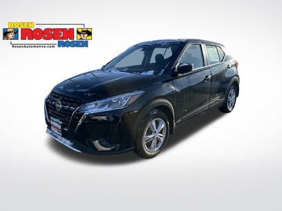 New 2025 Nissan Kicks Play S