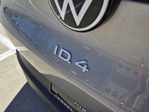 Used 2024 Volkswagen ID.4 2WD image 11