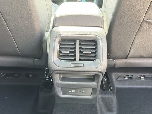 New 2026 Volkswagen Taos SE image 21